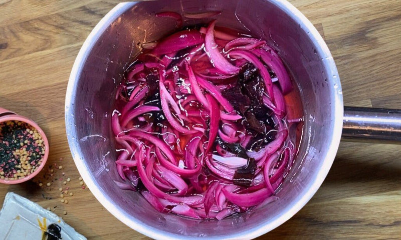 Pink pickled onions with dulse - Lofoten Seaweed