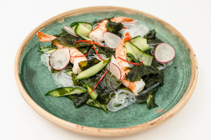 Wakame salad with noodles and prawns - Lofoten Seaweed